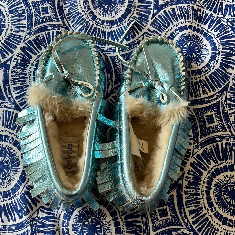 Crewcuts blue metallic moccasin faux fur lining size K9